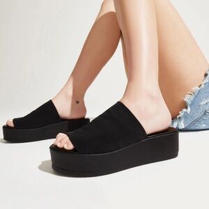 Steve Madden Slinky Black Platform Sandal